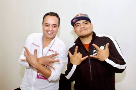 Aczino platica cara a cara con juventud de Morena 