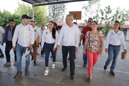 Supervisa Alfredo Ramírez Bedolla rehabilitación de escuelas afectadas por el sismo en Coalcomán 