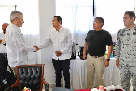 Bedolla estrecha coordinación para mantener la seguridad en la región Coalcomán 