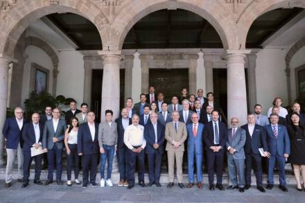 Cámaras de la industria automotriz reconocen condiciones para invertir en Michoacán 