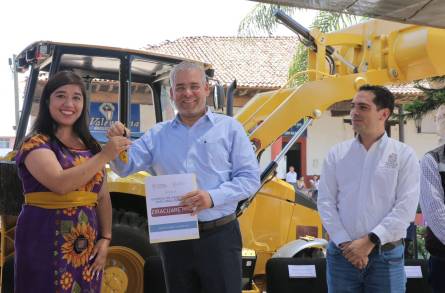Seguiremos apoyando el desarrollo de los municipios: Bedolla* 