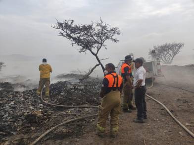 SSM implementa operativo sanitario por incendio en basurero de Cuitzeo 