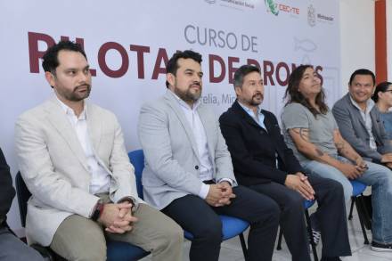 Inician Comunicación Social y Cecytem curso de pilotaje de drones para periodistas 