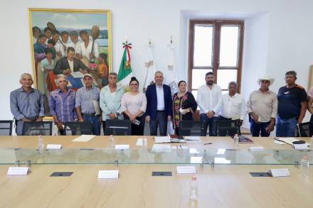 Atiende Alfredo Ramírez Bedolla solicitudes de comunidades de Uruapan en Michoacán 