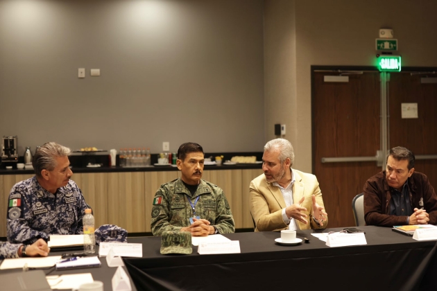Alfredo Ramírez Bedolla revisa proyecto para activar vuelos del AIFA a Michoacán 