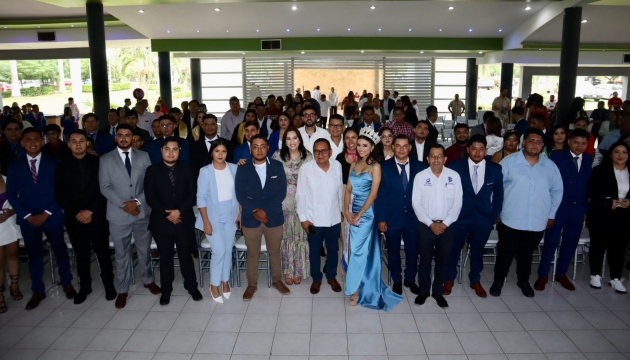 Egresan 156 nuevos profesionistas del Tecnológico de Apatzingán 