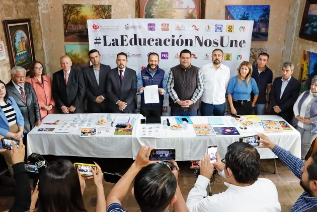 Red #LaEducaciónNosUne  en análisis y protesta  por el contenido de los Libros de Texto Gratuitos