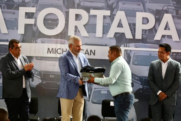 Con equipamiento, fortalece Ramírez Bedolla la seguridad de 46 municipios y 7 comunidades 