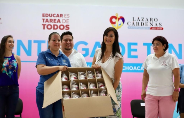 Jalo a Estudiar arranca entregas regionales de tenis en Lázaro Cárdenas 