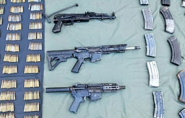Durante operativo conjunto para la paz, aseguran armamento y vehículos en Apatzingán