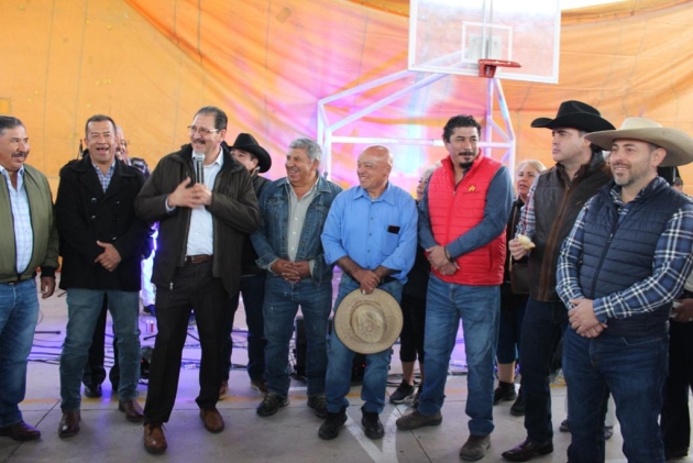 Reginaldo Sandoval del PT celebra  tradicional festejo de Reyes en Cotzio 