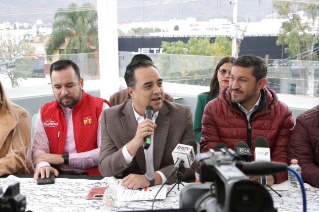 Claudia Sheinbaum sube en las encuestas, mientras oposición se hunde con sus perfiles: JP Celis 