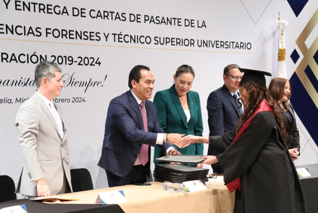 Preside FGJ ceremonia de graduación de la 5ta Generación  en Seguridad y Ciencias Forenses UNIMICH 