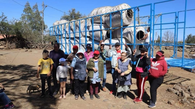 Víctor Zurita lleva Caravana de Servicios y entrega tinacos en el Distrito 10 de Morelia 