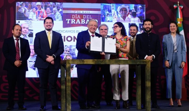 AMLO firma decreto de Fondo de Pensiones para el Bienestar; pago al 100% comenzará el 1° de Julio 