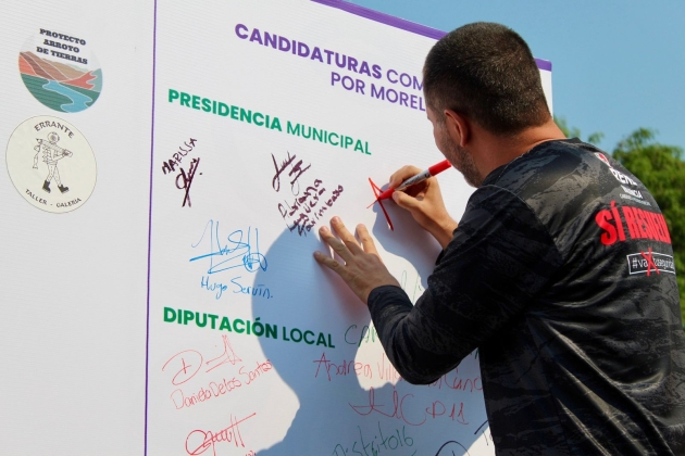 Firma René Valencia agenda ciudadana Por Ti, Por Mí, Por Nuestra Ciudad 