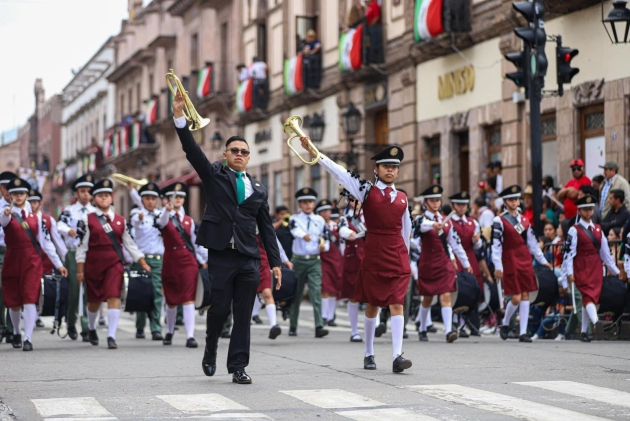 Con Desfile Cívico Militar celebra Michoacán el 259 Aniversario del Natalicio de Morelos 