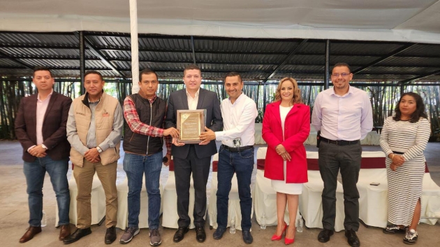 El Dip. Vicente Gómez recibe reconocimiento de la Asociación Civil “Ateneo Michoacán”