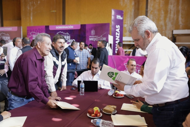 El Gobernador Ramírez Bedolla realiza audiencia pública y entrega obra en Tingüindín 