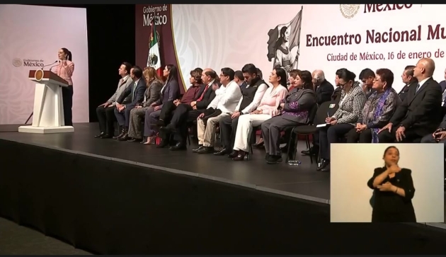 Alfonso Martinez Alcázar asiste al Encuentro Nacional Municipal encabezado por Sheinbaum Pardo 