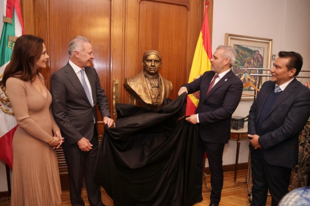 Alfredo Ramírez Bedolla y SECTUR Develan busto de Morelos en la Embajada de México en Madrid España 