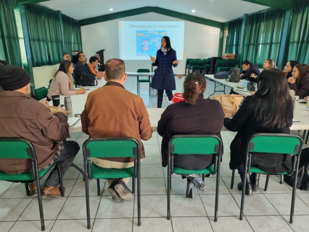 Lleva CMASC talleres de comunicación asertiva y resolución de conflictos a docentes en Charo  