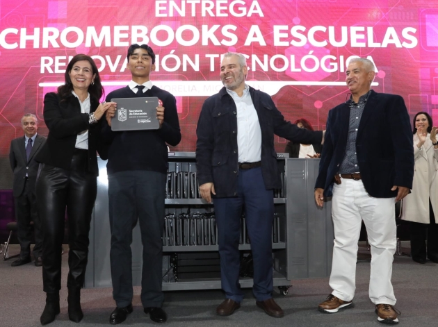 Entrega Ramírez Bedolla 6 mil chromebooks en beneficio de 80 mil alumnos 