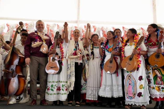 Sheinbaum Pardo Reafirma Su Compromiso con en Campo een Zirahuén Michoacán  