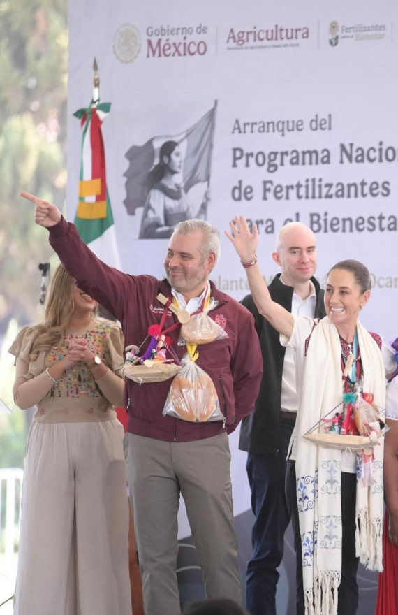 Programas del Bienestar, metrobús y migración, temas abordados con Sheinbaum: Ramírez Bedolla 