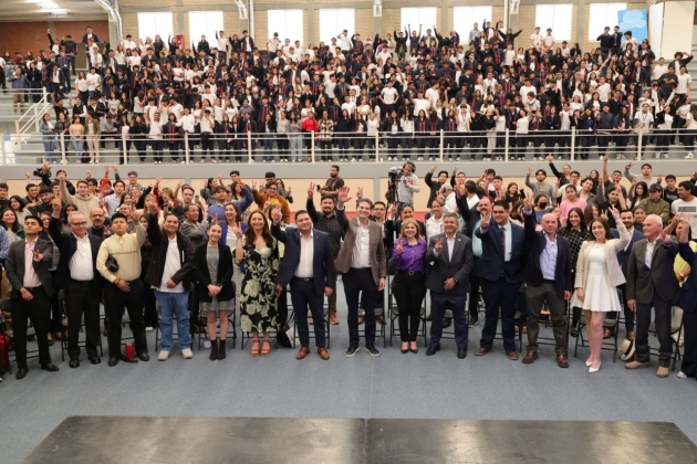 Exhorta el Alcalde Alfonso Martínez a jóvenes a prepararse para ganar 