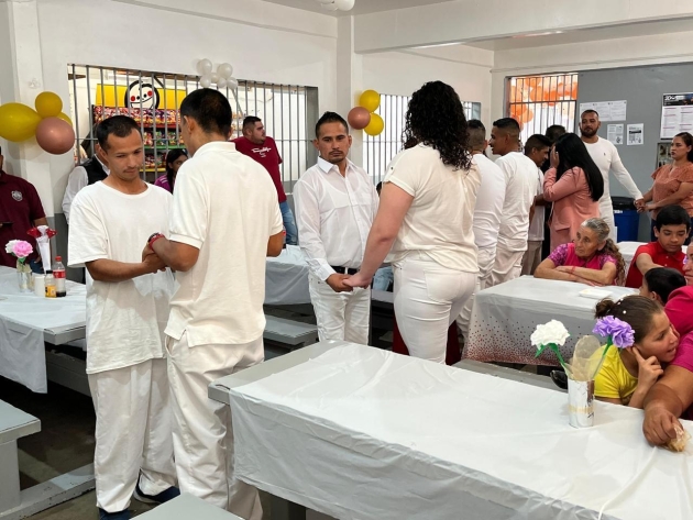 Celebran bodas en centros penitenciarios de Zamora, Zitácuaro y Sahuayo 