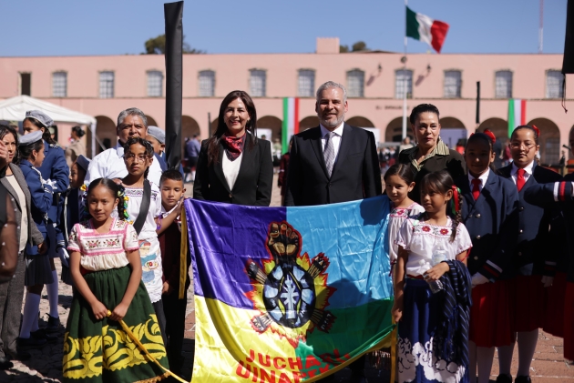 Encabeza Bedolla conmemoración del Día de la Bandera 