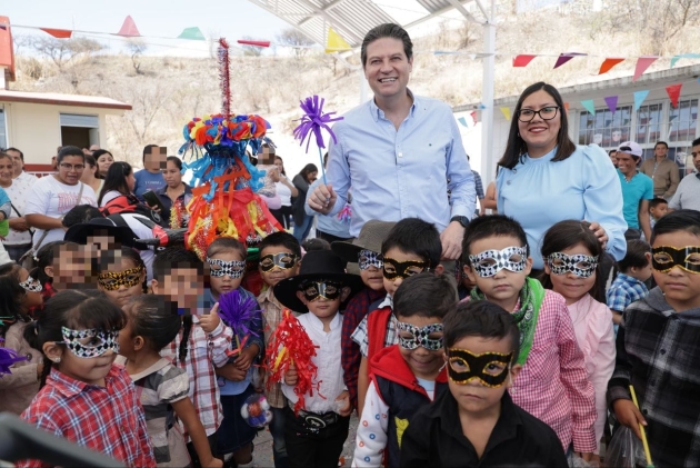 Entrega Gobierno de Alfonso Martínez, apoyo a escuelas públicas de la periferia 