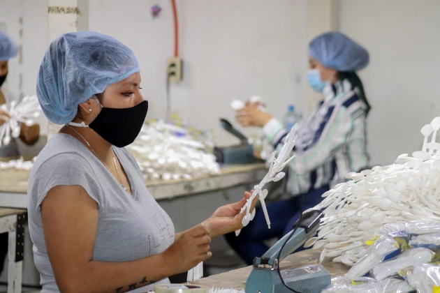 Mujeres alcanzan equidad histórica en la participación de la economía local 