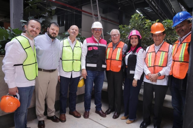Expone Ramírez Bedolla beneficios del mercado de Pátzcuaro a exgobernadores de Michoacán 