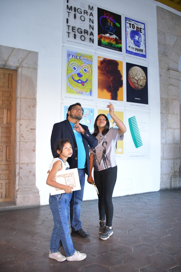 Conoce los más de 400 carteles de la Bienal Internacional, en el Clavijero 