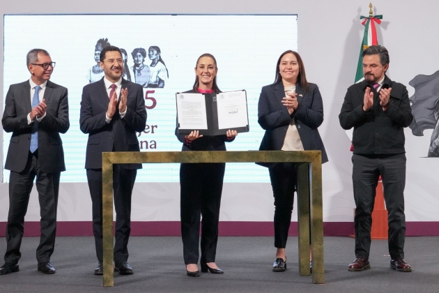 Sheinbaum Pardo firma decreto para congelar; aplicar quitas; reducir intereses y condonar 400 mil créditos impagables del FOVISSSTE