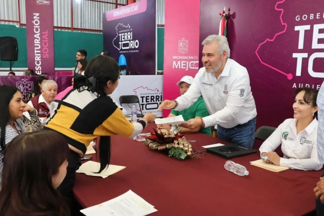 En Tlalpujahua, Ramírez Bedolla revisa propuestas de infraestructura en audiencia pública 