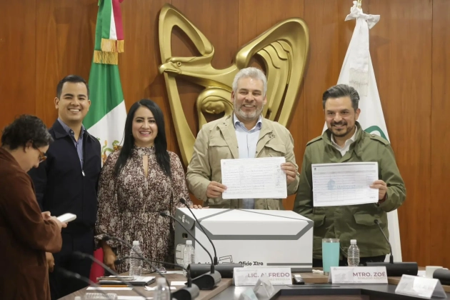 Entrega Ramírez Bedolla al IMSS, 40 mil firmas en favor del nuevo hospital en Villas del Pedregal 