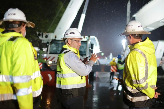Supervisa Bedolla colocación de primera trabe de acero en paso vehicular La Hielera, en Uruapan 
