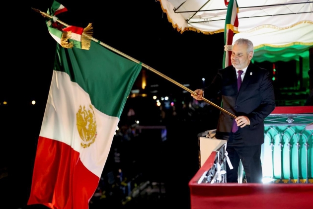 En un ambiente de orgullo y unidad, Bedolla da tradicional Grito de Independencia en Michoacán 