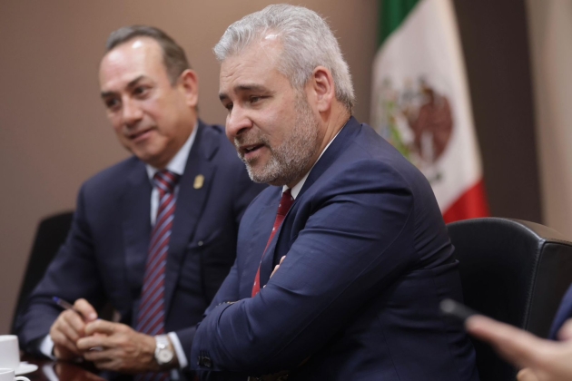 Bedolla estrecha relación con el consulado de Chicago en apoyo a migrantes 