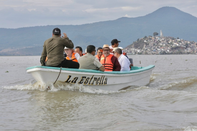 Más de 80 mil peces liberados en el lago de Pátzcuaro como parte del plan de conservación: Alfredo Ramírez Bedolla