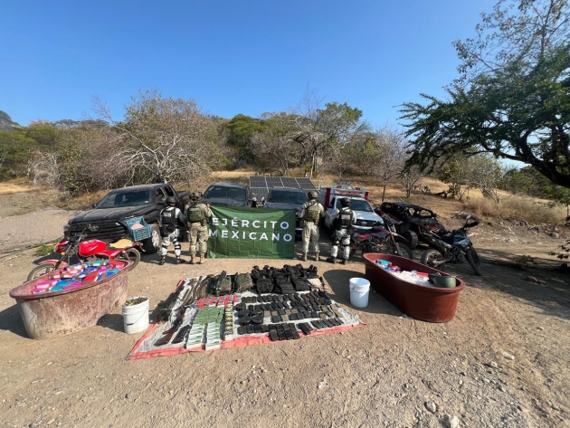 Más de 300 kilogramos de droga y 14 armas largas asegurados en Huetamo: SSP 