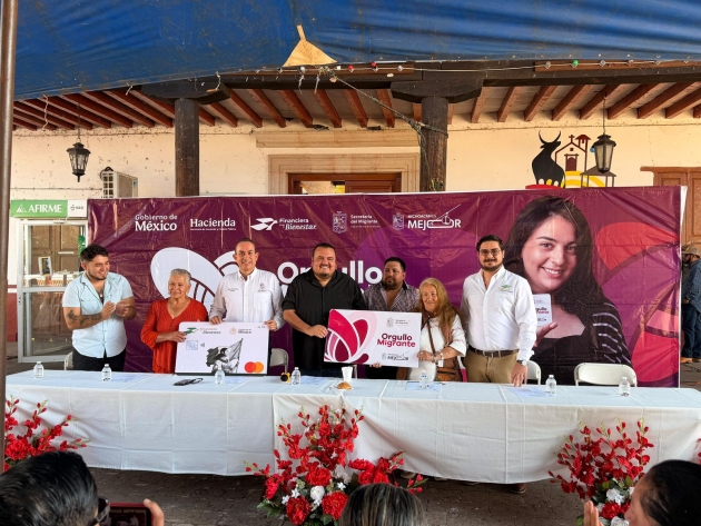 Semigrante entrega 100 tarjetas Orgullo Migrante en Lagunillas 