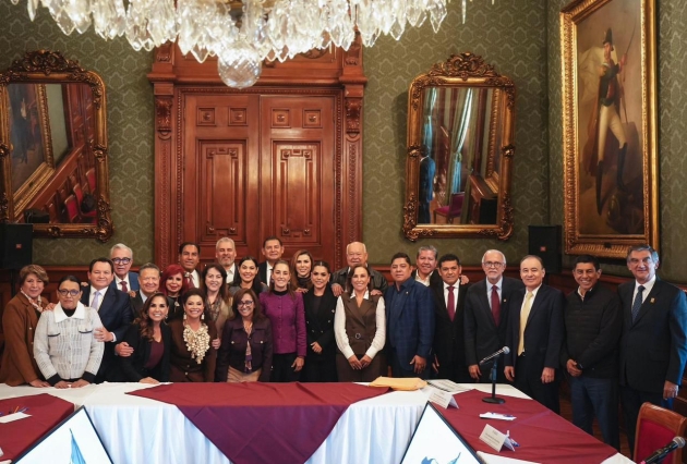 La Presidenta Claudia Sheinbaum, Alfredo Ramirez Bedolla y otros gobernadores revisan avances del IMSS-Bienestar