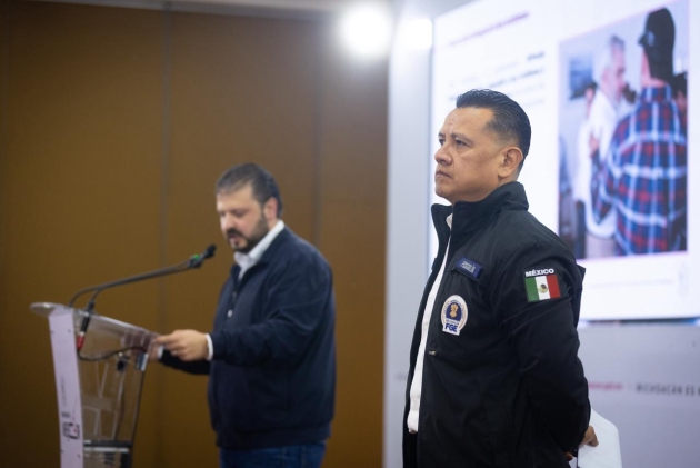 El Fiscal de Michoacán Carlos Torres Piña y el Secre etario de Gobernación Raúl Zepeda informan a cerca de la Explosión ocurrida  en Coahuayana 