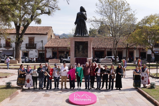 Alfredo Ramirez Bedolla y Josefina Rodríguez reinauguran remodelación de la Plaza Gertrudis Bocanegra de Pátzcuaro