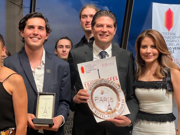 Morelia brilla en la Torre Eiffel de París: Asegura el Alcalde Alfonso Martínez desde Francia  