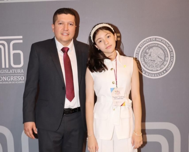 Felicita Vicente Gómez participación de Issabela Infante Rojas, en el Parlamento Infantil  2025 